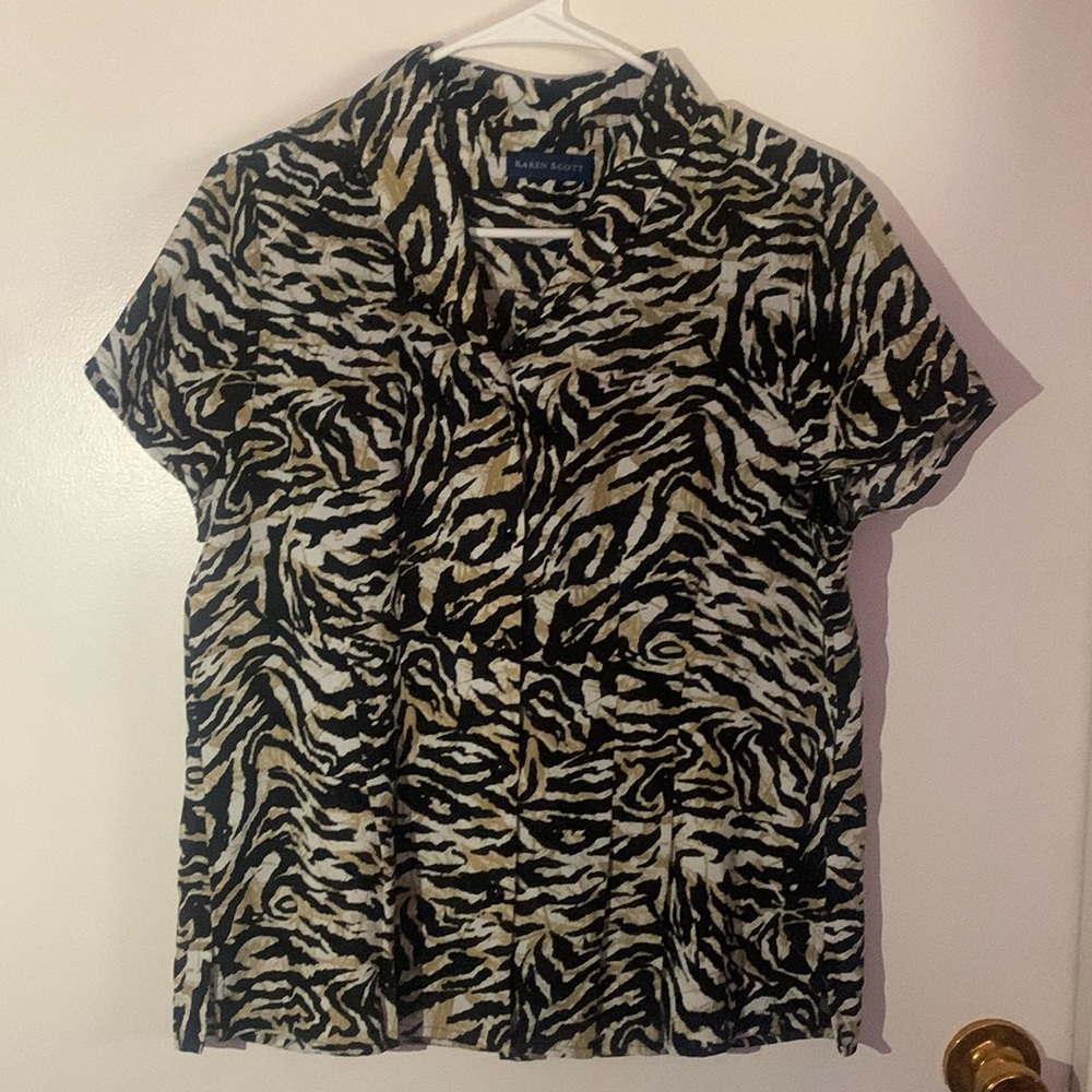 Karen Scott women’s button down shirt. Medium